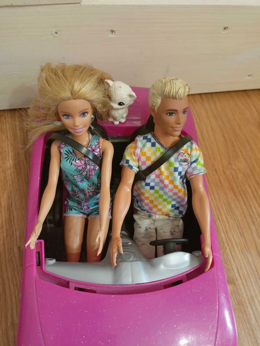 Samochód Barbie z lalkami i kotkiem
