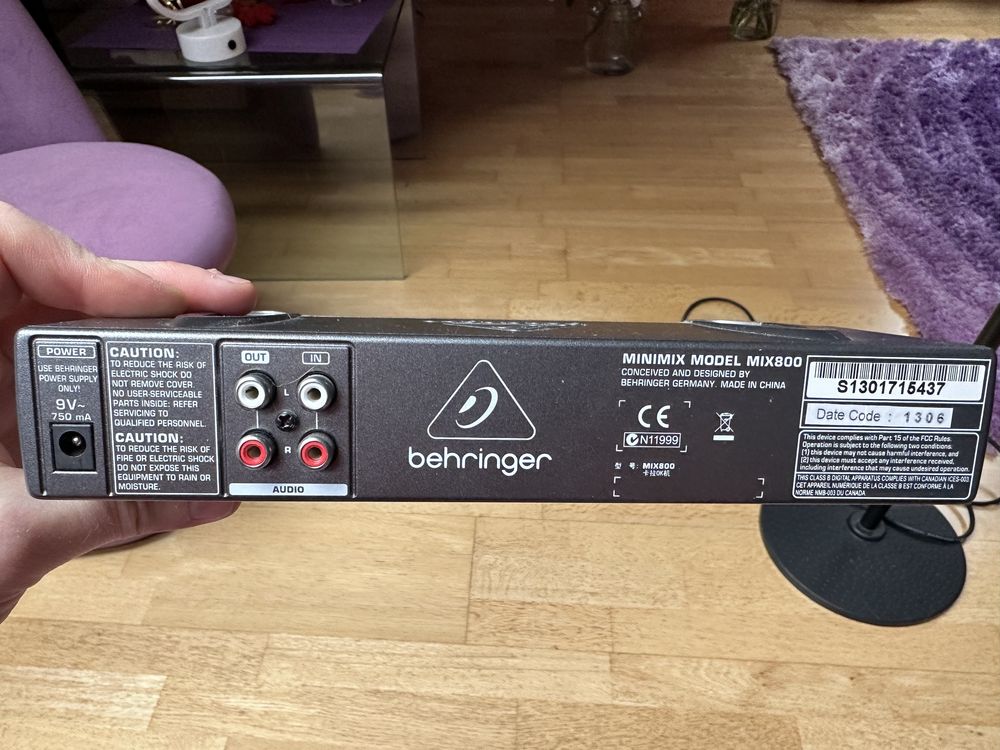 Zestaw karaoke - mixer, mikrofon, statyw
