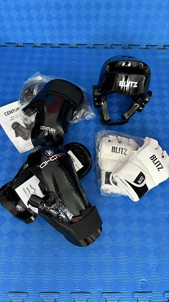 Conjunto de material de Sparring para Taekwondo ou Karate