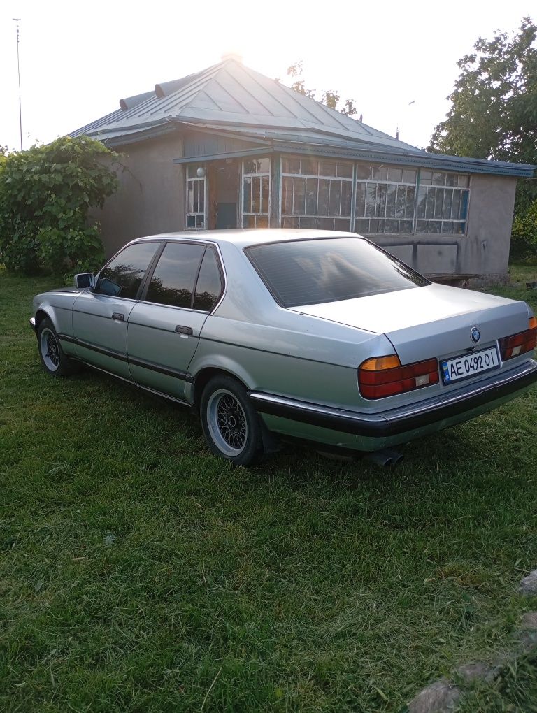 Продам бмв 730 е32