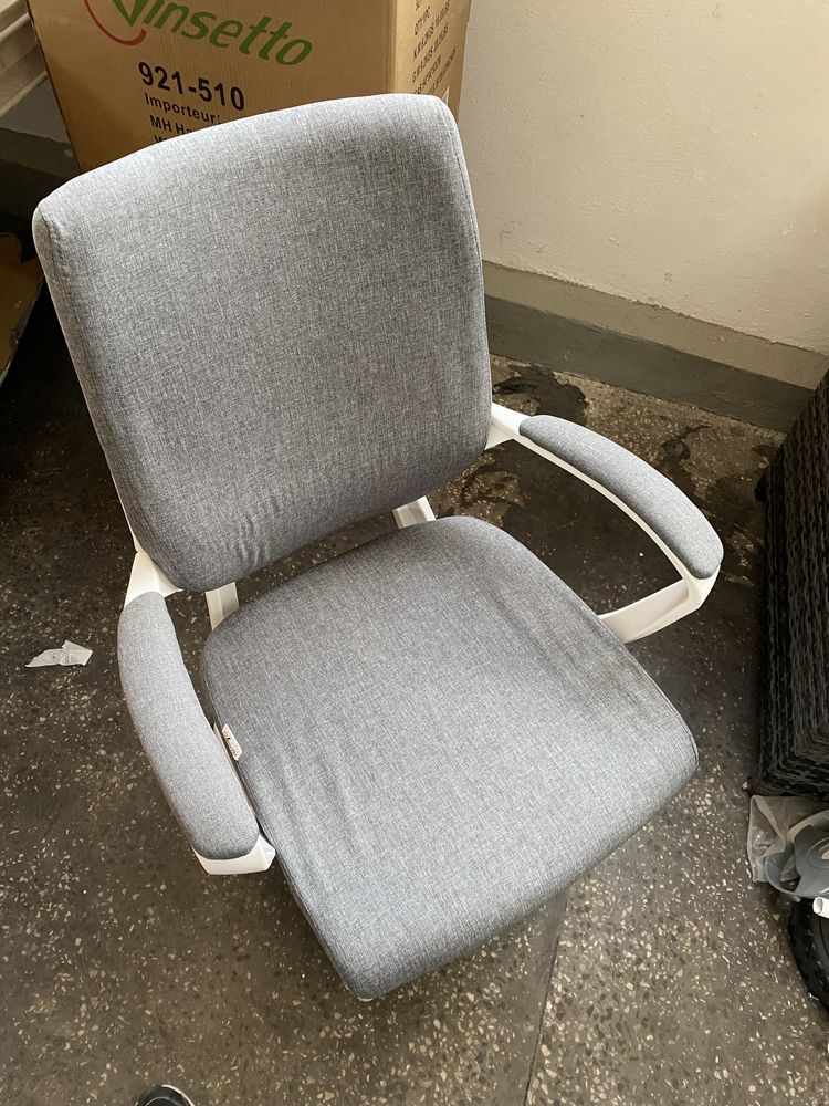 Krzesło biurowe fotel gościnne mega wygodne bujane szare białe