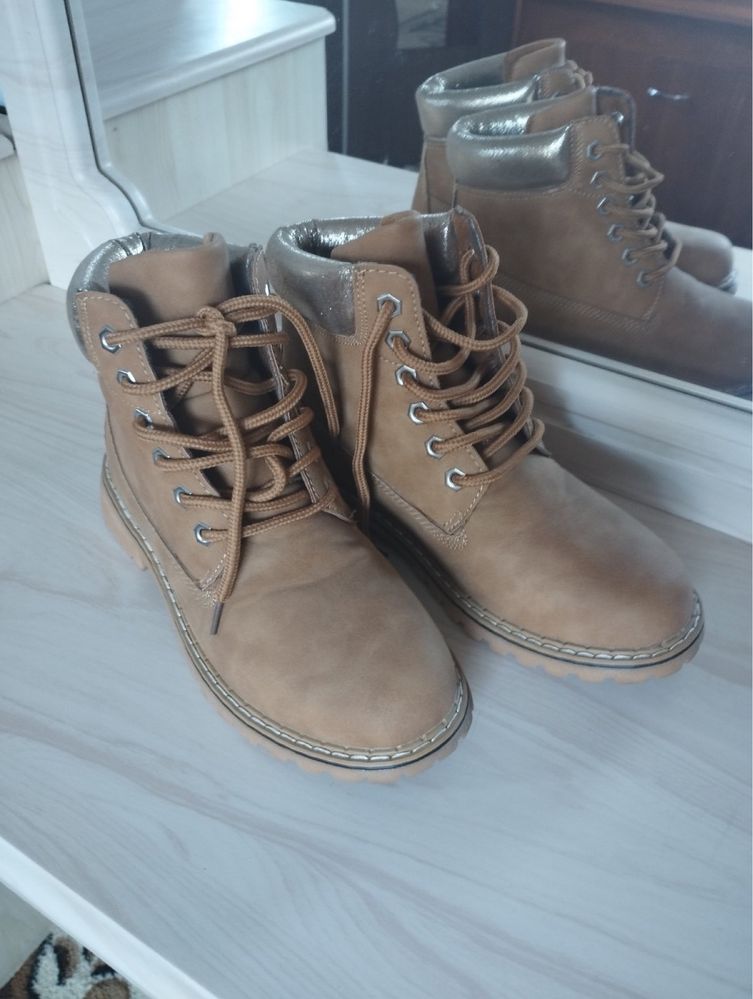 Ботинки в стиле timberland. Ботінки жіночі