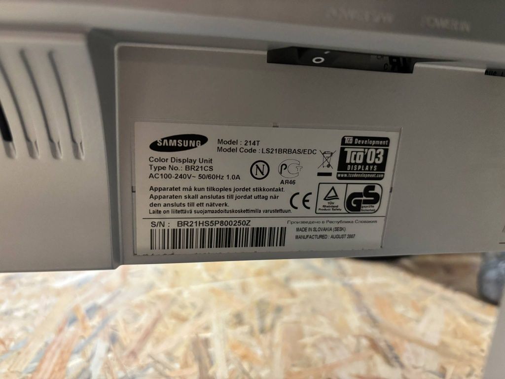 Komputer stacjonarny wraz z monitorem