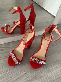 Sandálias vermelhas de veludo nº 37