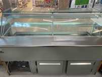 Vitrine em bom estado com reserva