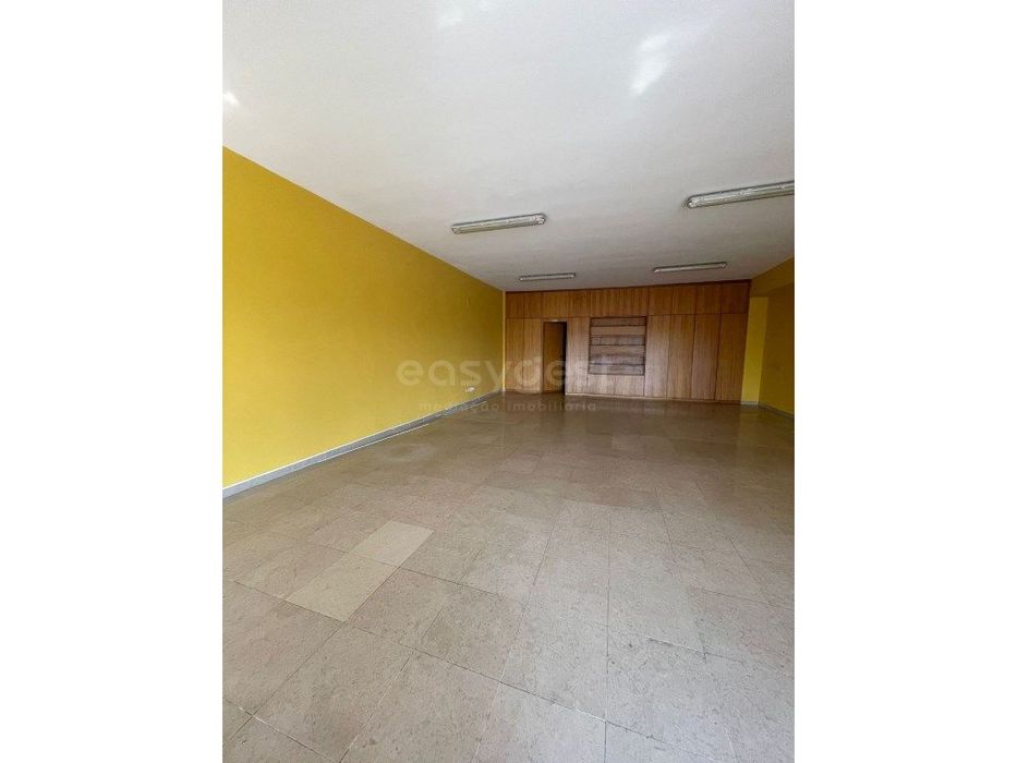 Loja com 100m² - situada na cidade de Caldas da Rainha