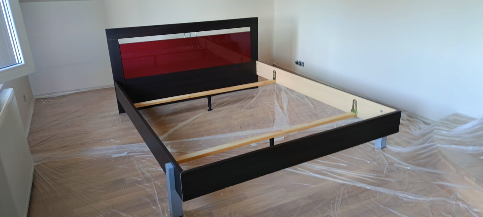 Łóżko z materacem 160x200cm