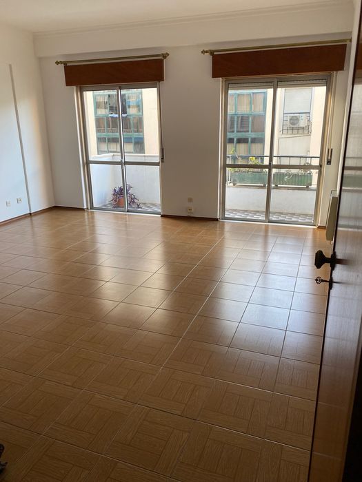 Apartamento T2 junto à Gare do Oriente e Moscavide