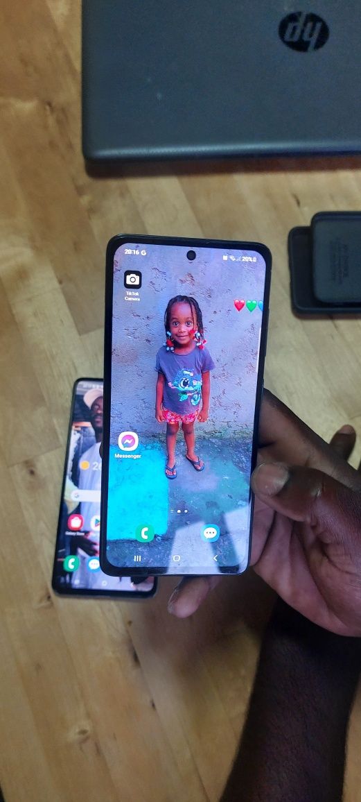 2 Samsungs A52s 5G