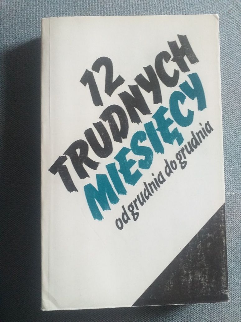 "12 trudnych miesięcy od grudnia do grudnia"