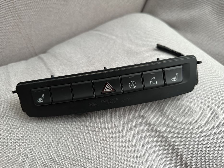 INFINITI Q30 панель центральной кнопки