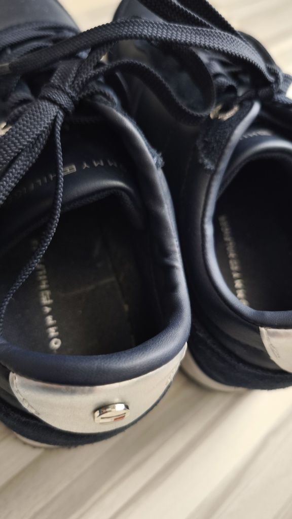 Sneakersy T.Hilfiger skórzane 38