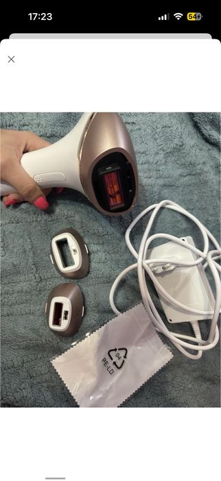 Фотоепілятор Philips Lumea 7000