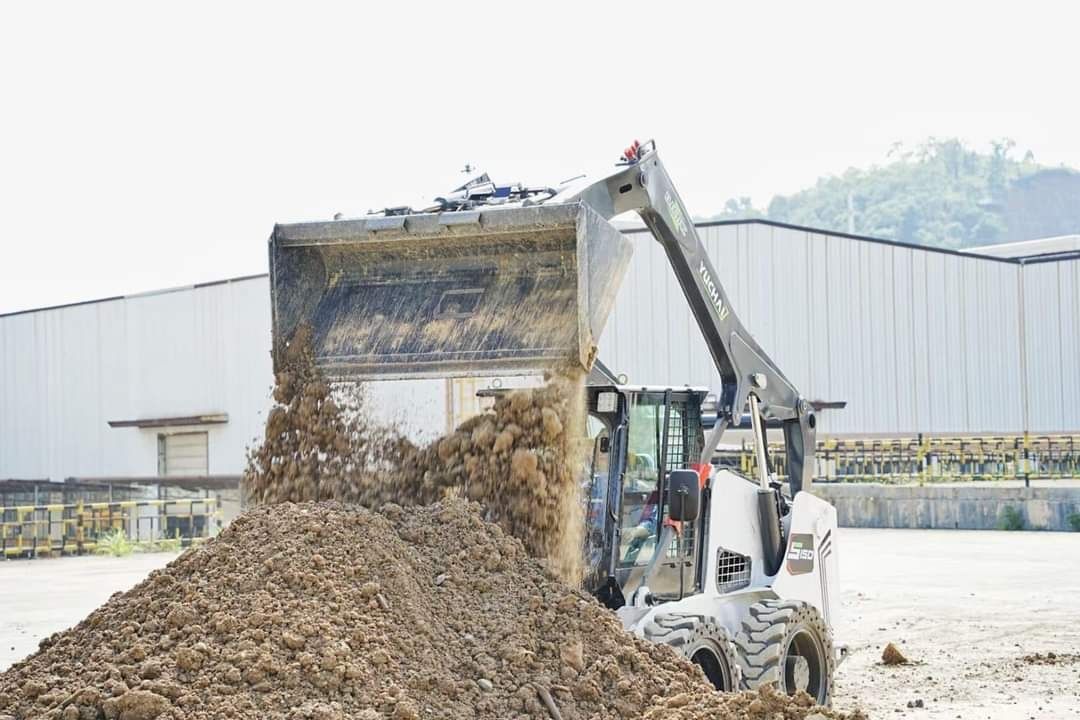 BOBCAT Ładowarka szczotka widły zamiatarka załadunek rozładunek palet