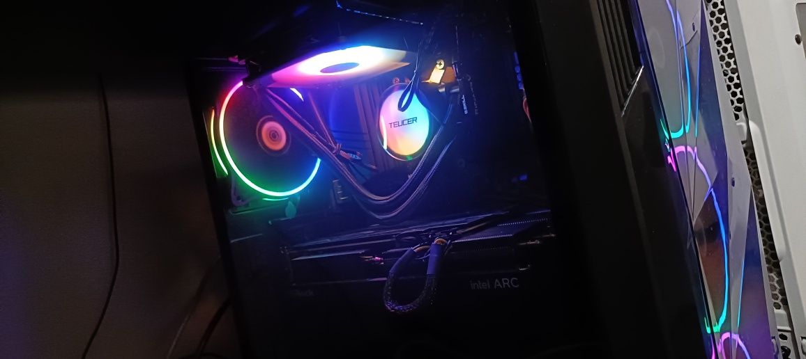Sprzedam Komputer Ryzen 7 RAM 32GB 256GB M.2+1TB M.2 Intel A580