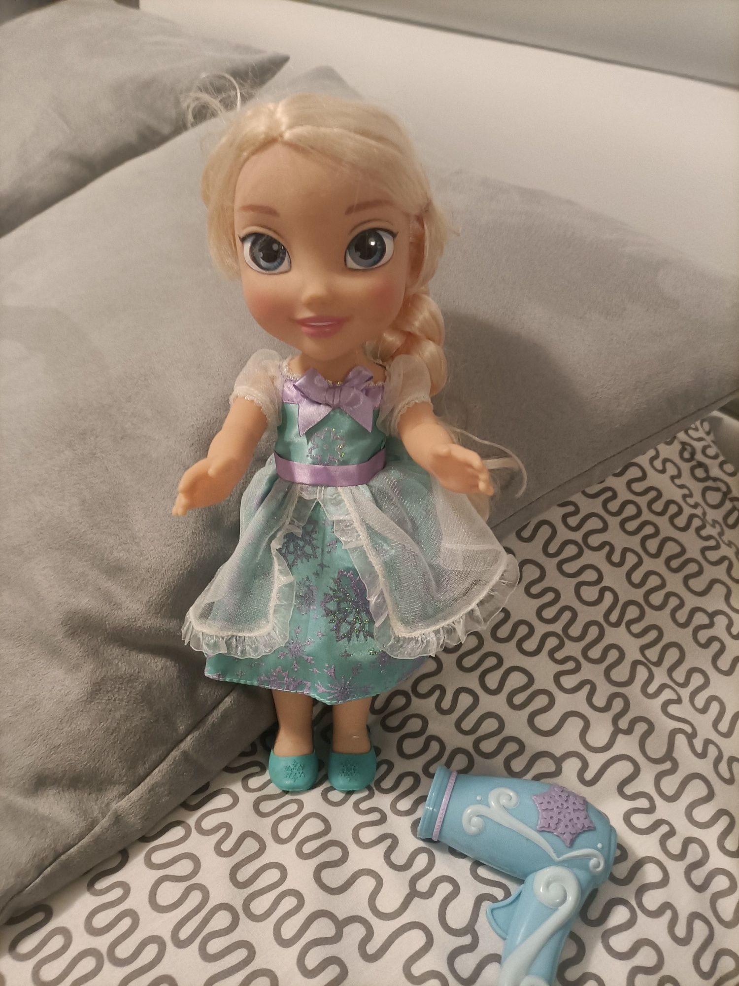 Boneca Elsa da Frozen / como nova.