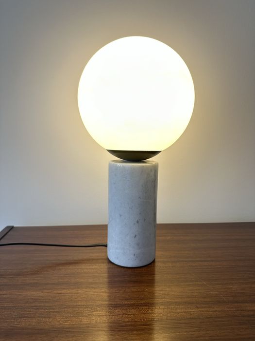 Candeeiro de mesa mármore e vidro