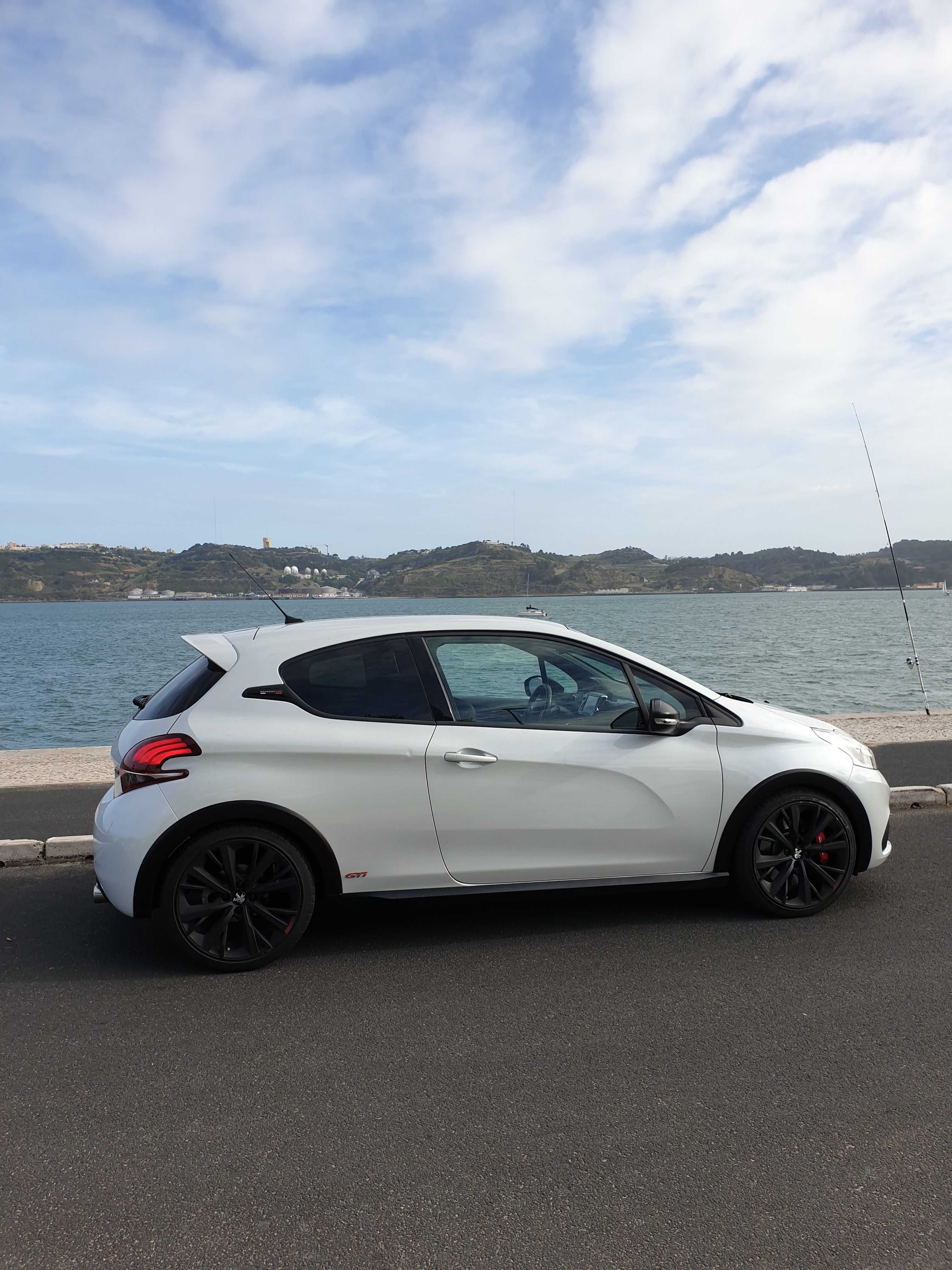 Peugeot 208 GTI by PeugeotSport