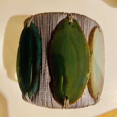 Pulseira brasileira com pedras verdes  (Agatas)