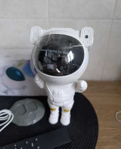 Ночник Астронавт на пульте на подарок новый высотой 20см.