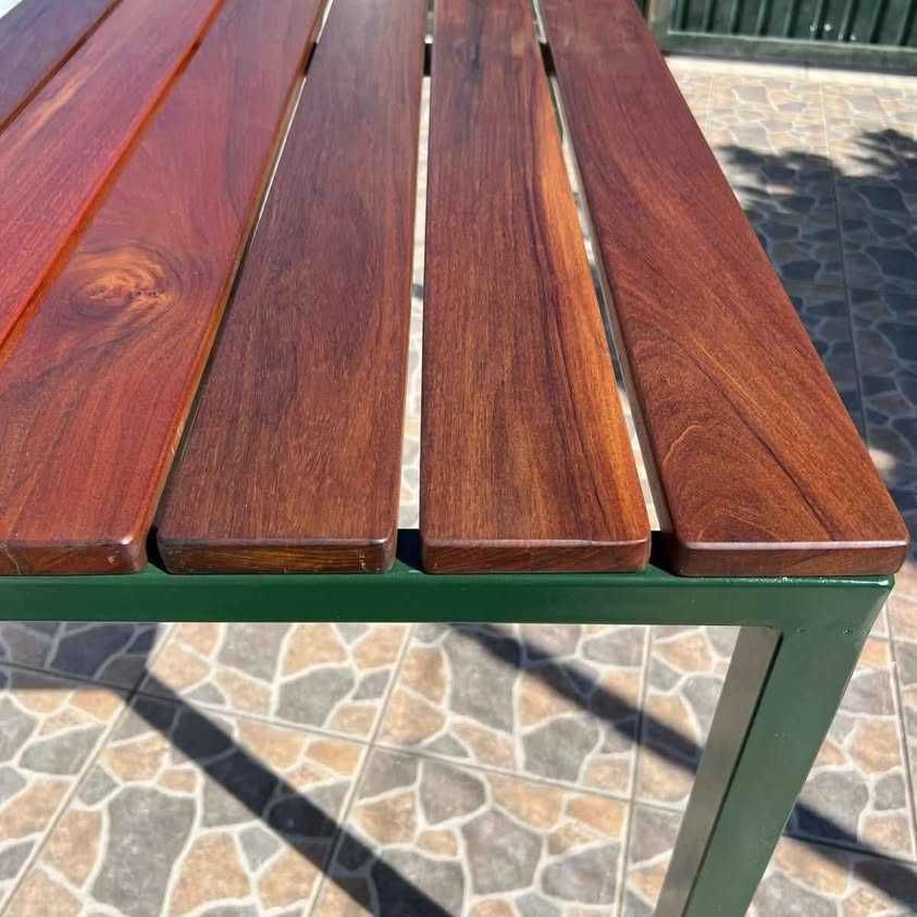 Vendo mesa com 4 cadeiras