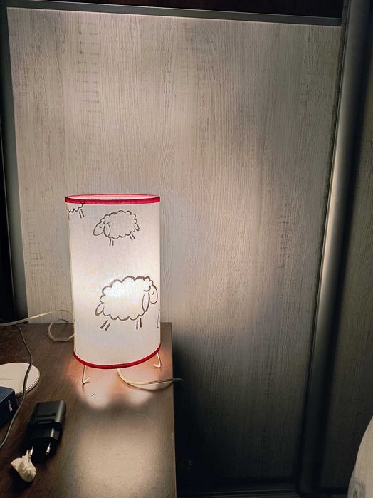 lampka nocna z owieczkami do pokoju dziecięcego