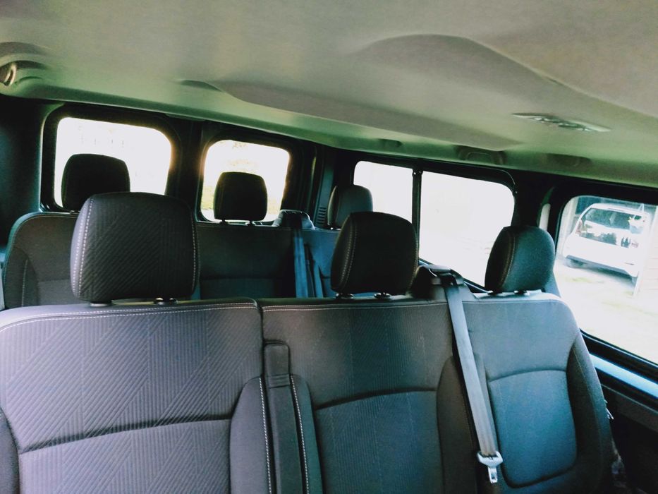 Wynajem busa Renault Trafic 9 osobowy