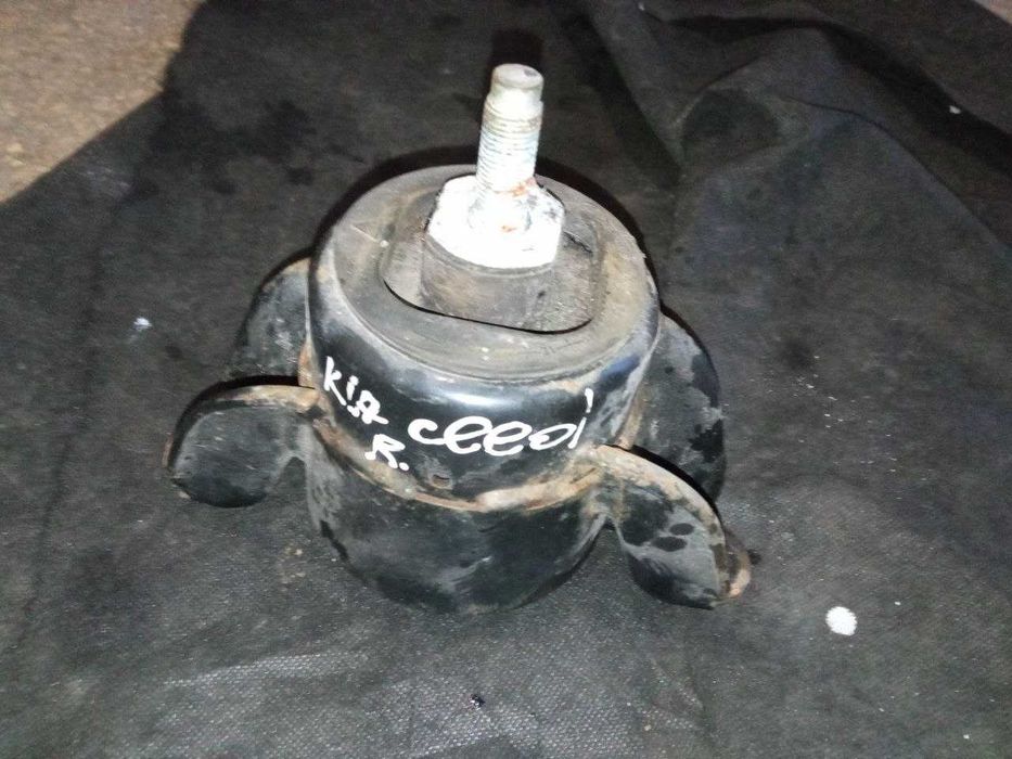 Подушка опора двигуна права Kia Ceed 12-18 1.4CRDI Кіа Сід 21810-A5200