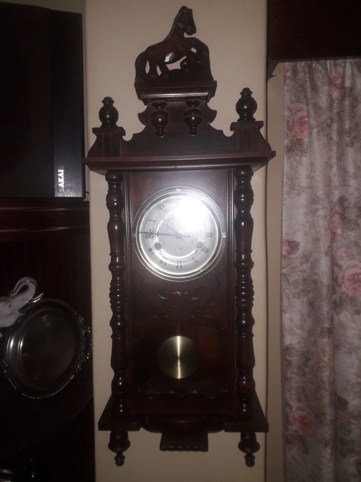 Relógio de corda de parede antigo