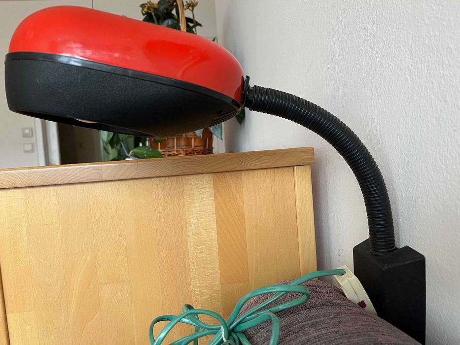 Lampa ścienna regulowana nad biurko dla ucznia metalowa obudowa lampka