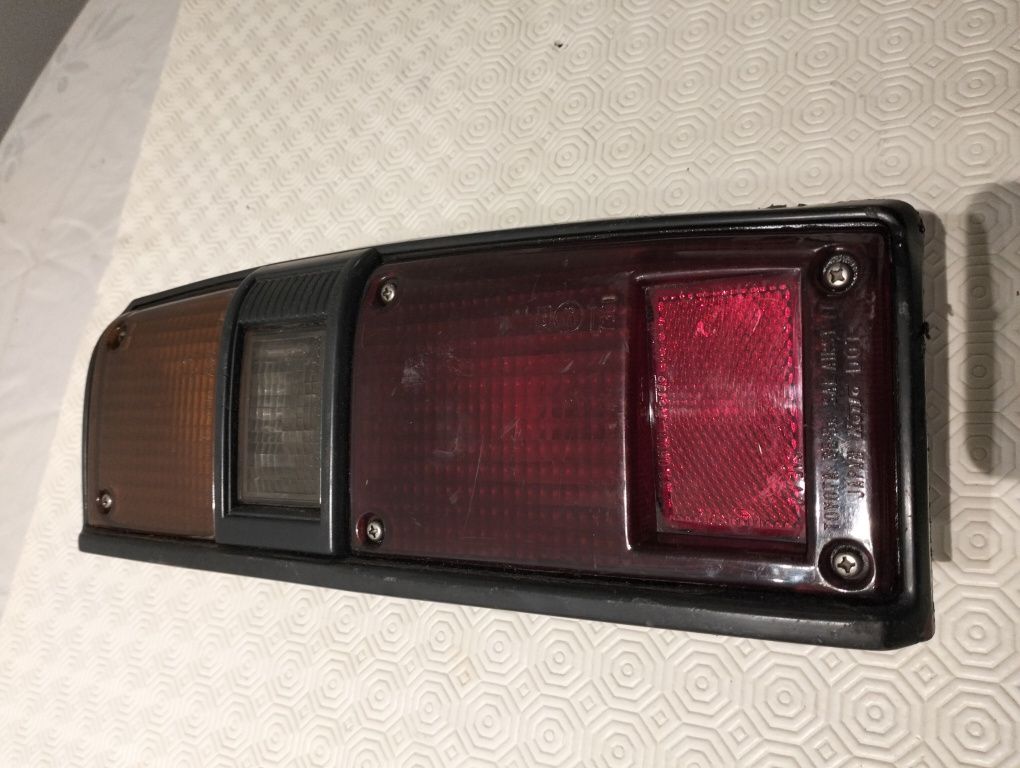 Farolim Koito Toyota Hilux LN30/ LN40/ LN46/ HiAce LH51