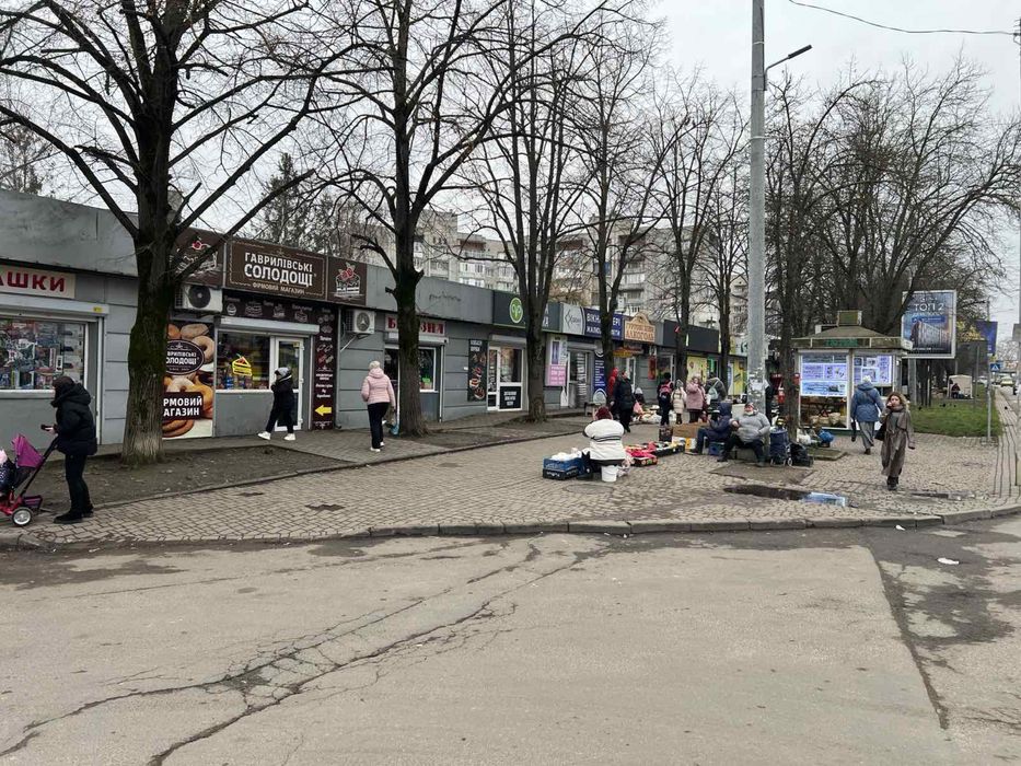 Оренда фасадного комерційного приміщення по вул . Мазепи ,біля Сільпо