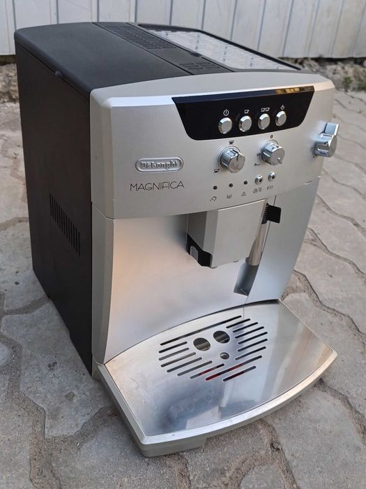 Кофемашина кофеварка Делонджи DeLonghi ESAM 04.110 Magnifica S