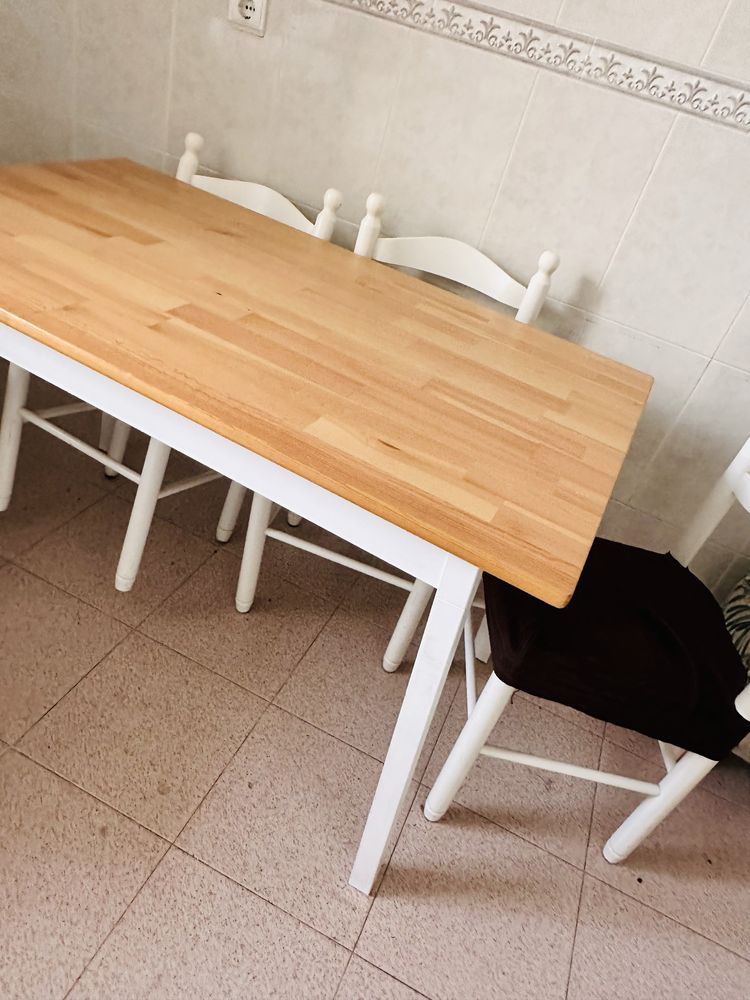 Mesa do IKEA semi-novo