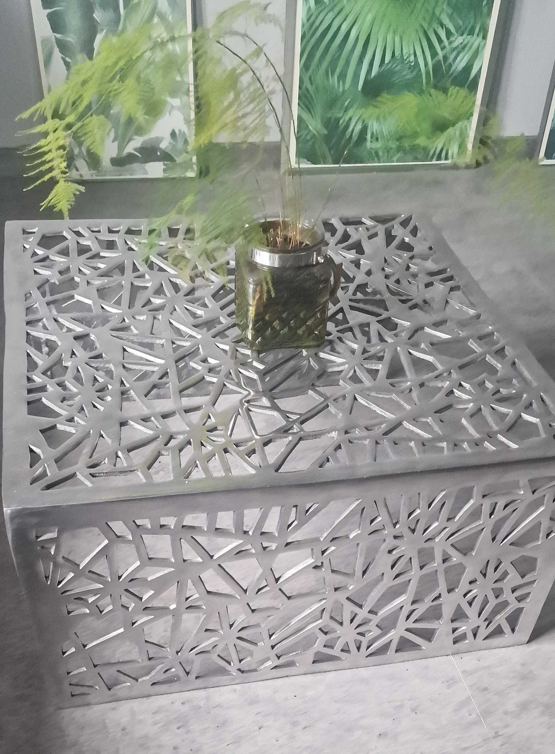 Przepiękny ażurowy stolik kawowy- srebro aluminium