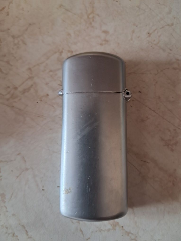 Etui na zapalniczkę retro