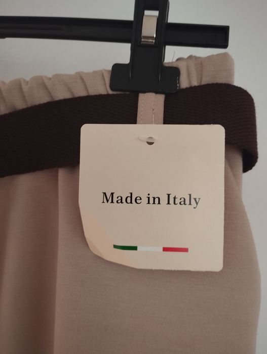 Nowe włoskie spodnie z paskiem i kieszeniami miły materiał większe