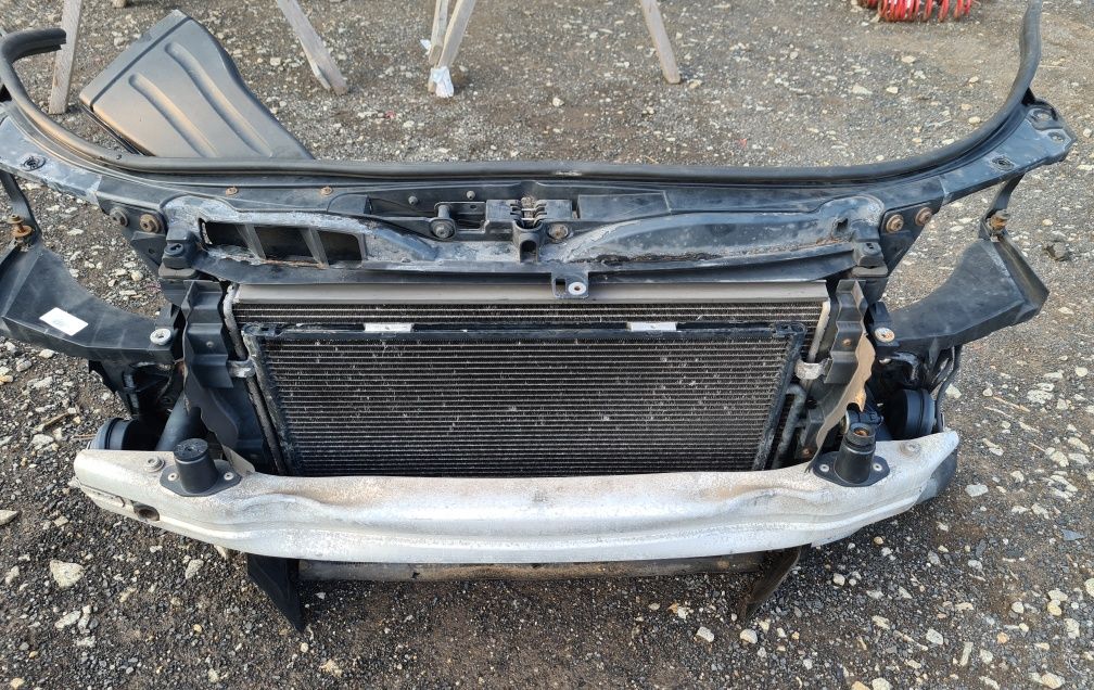 PAS PRZEDNI 2.7 3.0 tdi Manual wzmocnienie+chłodnice AUDI A4 B7 2005r