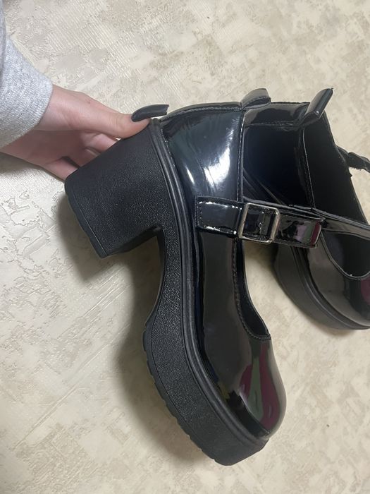 нові туфлі жіночі лоліта 39