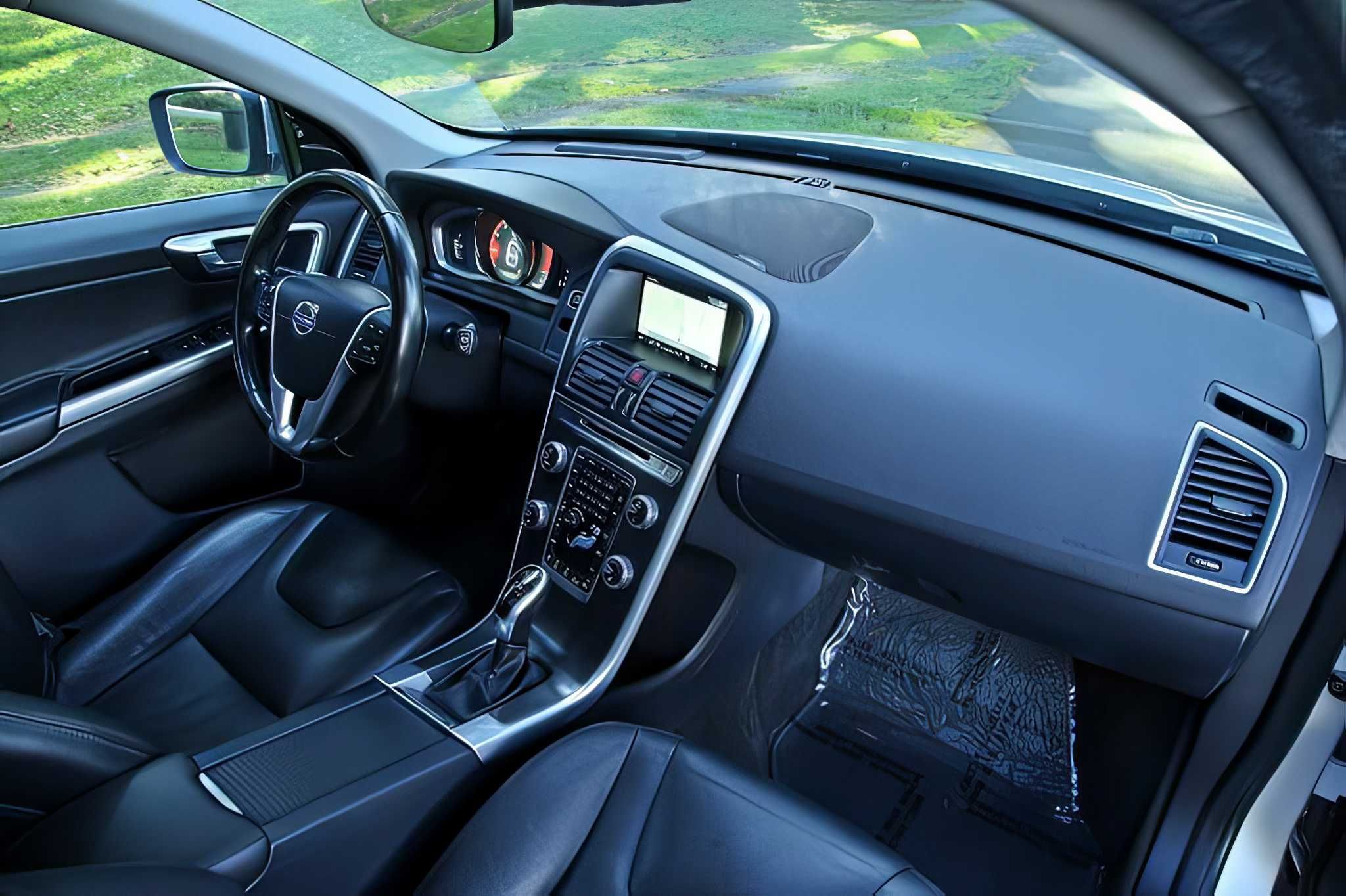 2016 Volvo     XC60