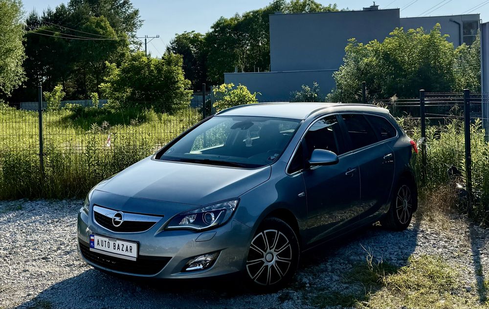 Opel Astra J 1.7 CDTI * 2011 * Klima * Hak * El.Szyby * Zadbany