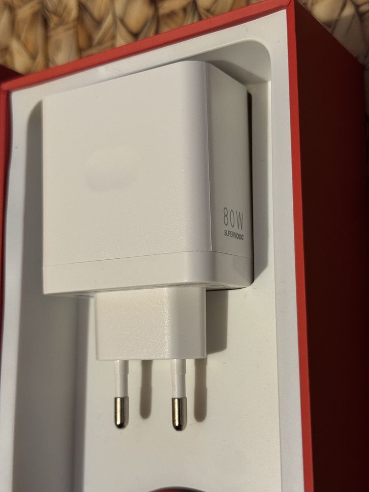 Зарядний пристрій OnePlus SuperVOOC 80W