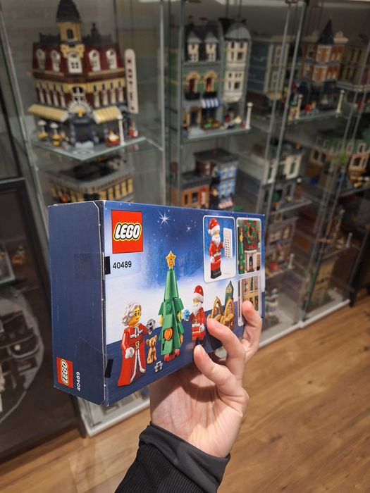 Mr. and Mrs. Claus's Living Room 40489