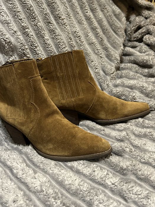 Стильні жіночі замшеві черевики(казаки)