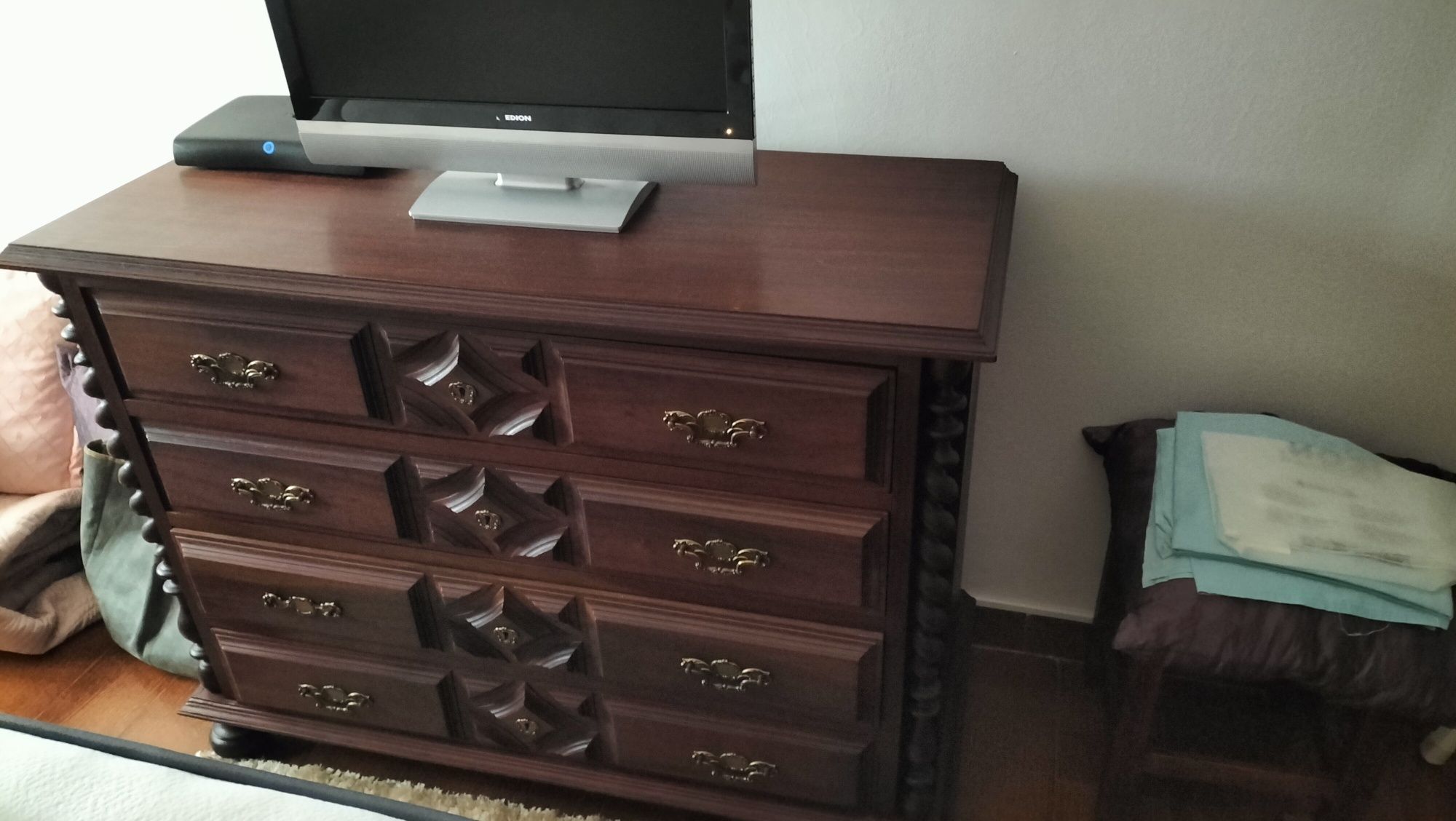 Quarto completo casal com colchão incluído em bom estado