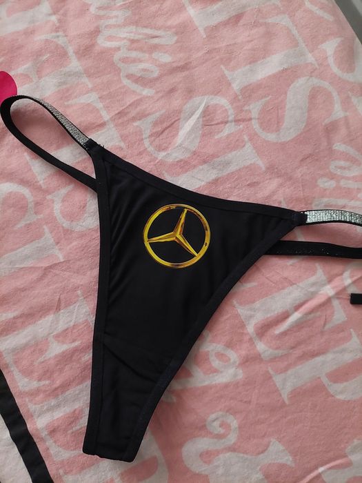 Stringi z logo Mercedesa