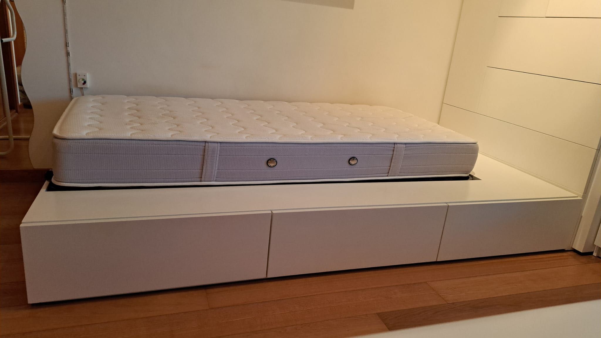 Cama solteiro com três gavetões e colchão - interdesign