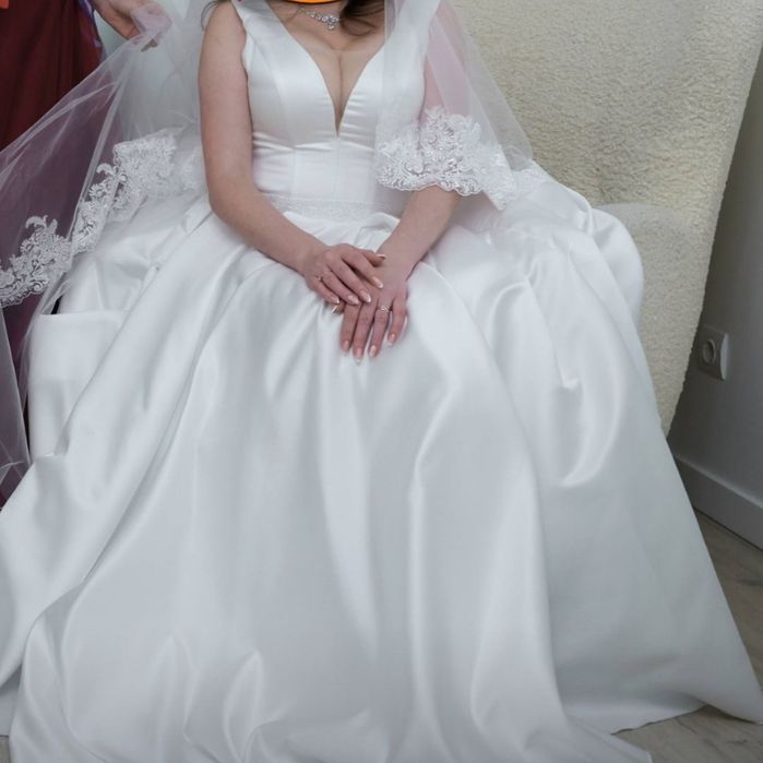 Весільна сукня біла атласна свадебное платье