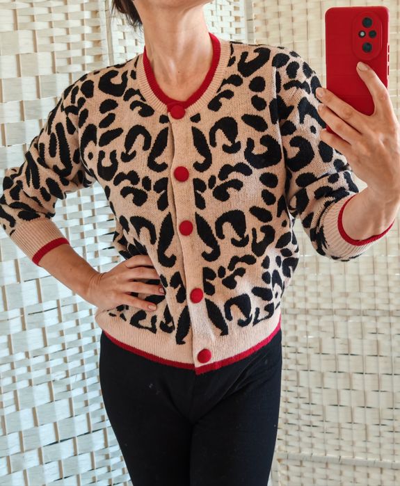 Sweterek w zwierzęcy print, panterka