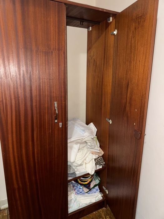 Guarda roupa em madeira